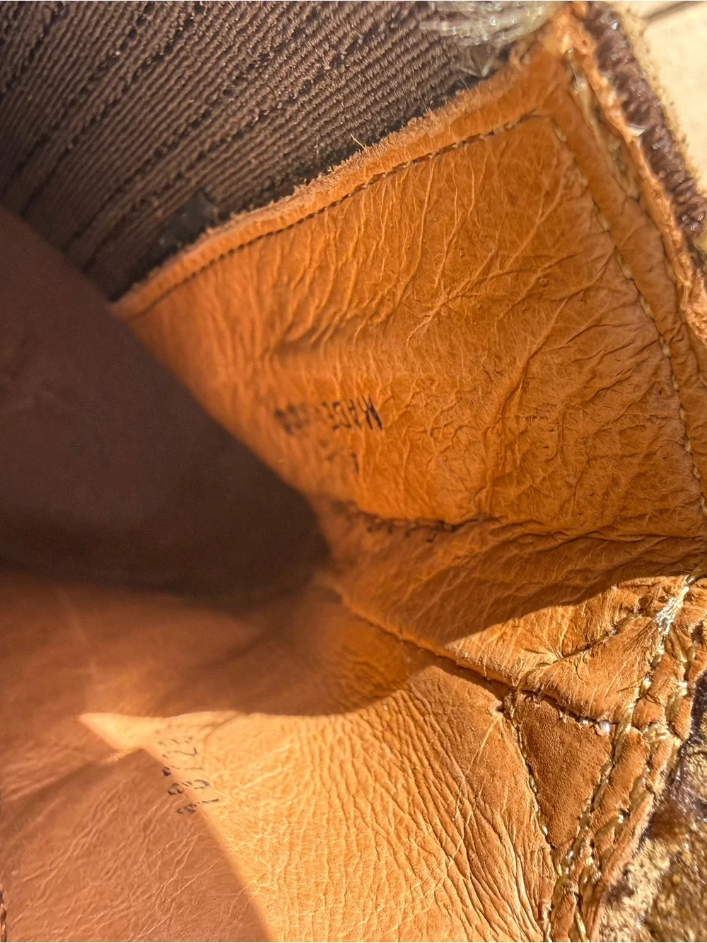 Women’s FRYE boots size 10 suede Chelsea Ankle Boots — Tan
